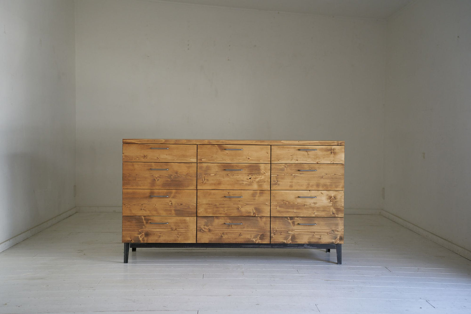 無垢とアイアンのカップボード – NEALD