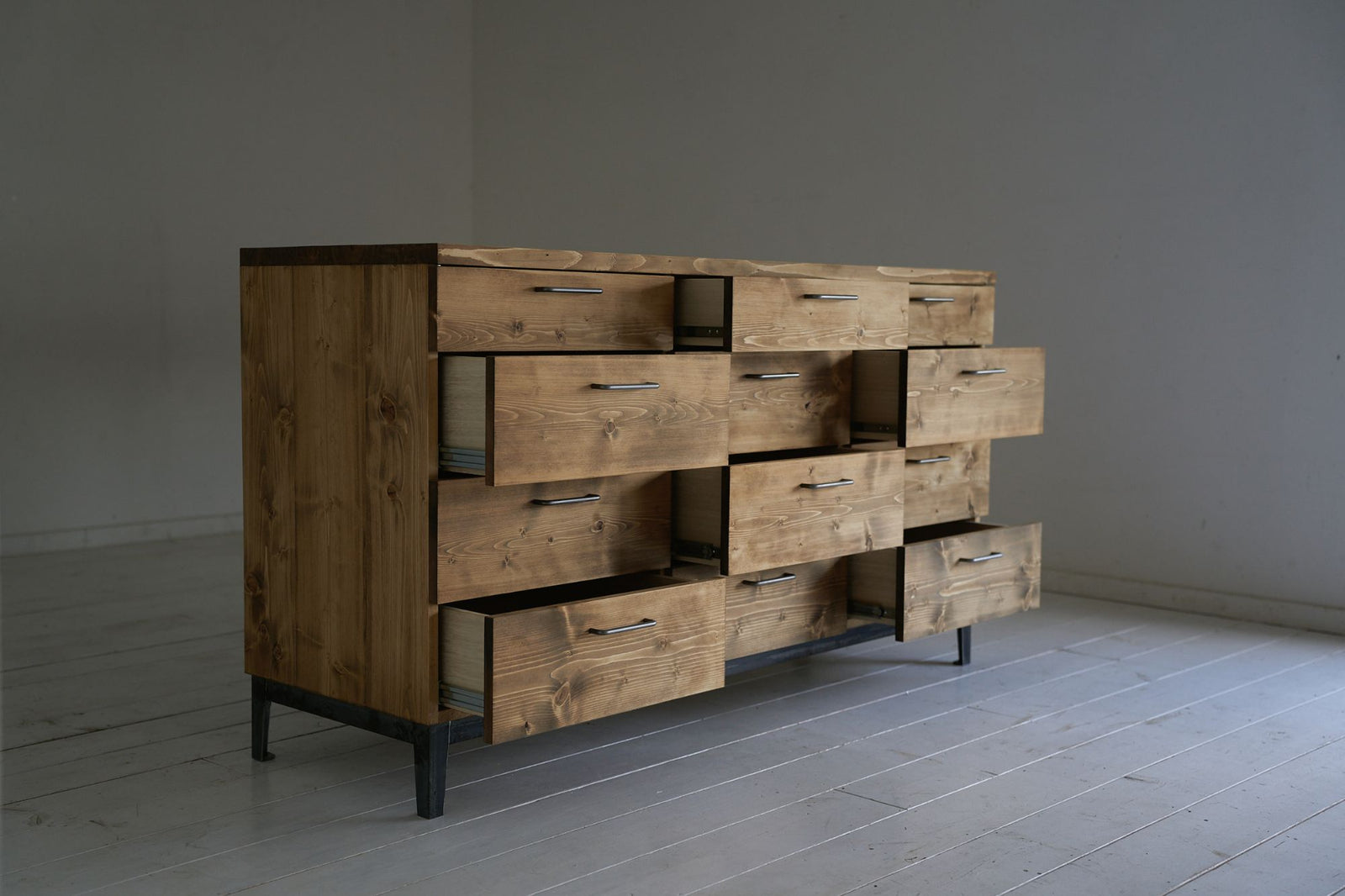 無垢とアイアンのカップボード – NEALD