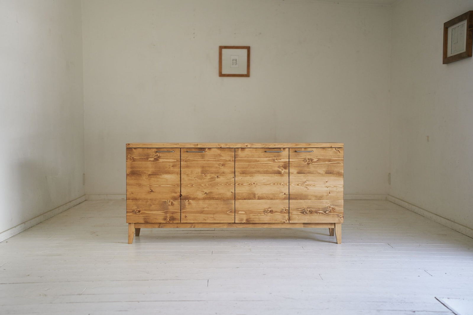 全面無垢の開き戸キャビネット – NEALD