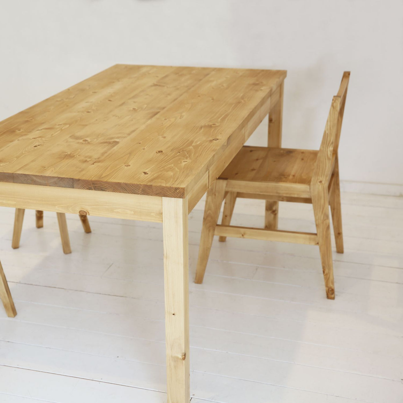引き出し付きのダイニングテーブル｜ikususu FURNITURE｜無垢材